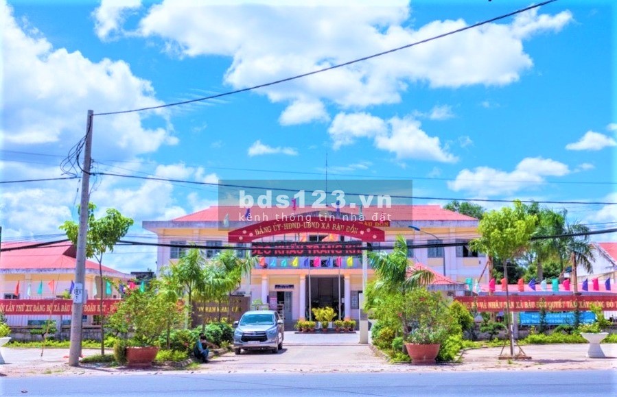 Bán Gấp 4 Lô Đất 950m2 Thổ Cư Tây Ninh Giá 650tr Đối Diện Trường,Mặt Tiền Nhựa,Sổ Sẵn,Kế Bên KCN