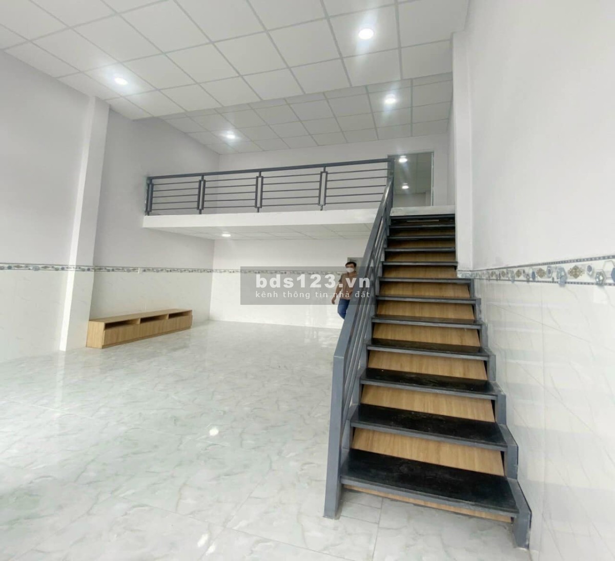 Nhà phố giá chỉ 720tr nằm ngay trung tâm kcn dt:5x14 full tc, sổ sẵn lh 0968336569