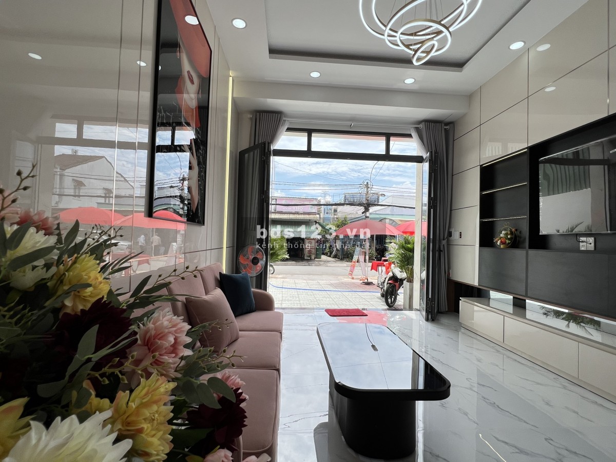 Bán căn góc 2 mặt tiền DTSD 300m² x 4 tầng ngay chợ Bà Hom cũ Tỉnh Lộ 10, Tên Lửa, quận Bình Tân