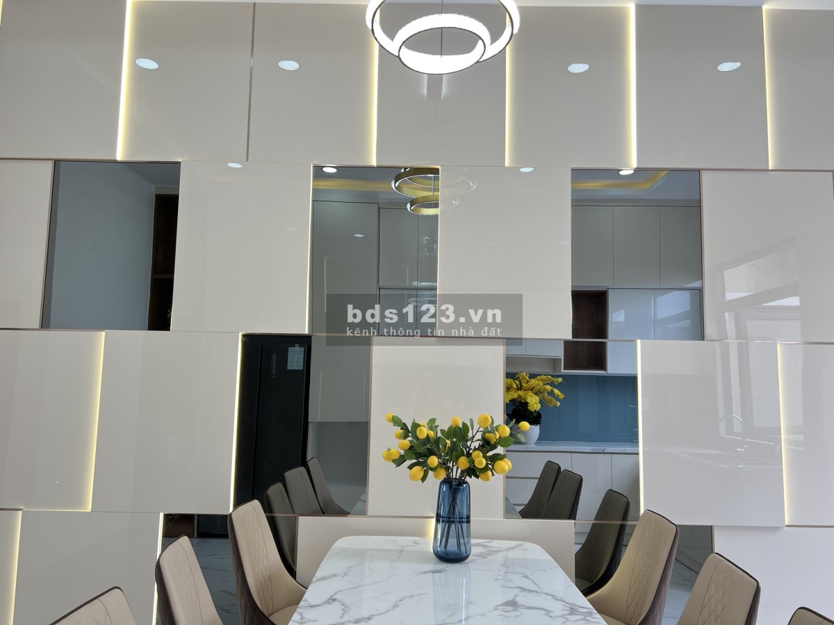 Bán căn góc 2 mặt tiền DTSD 300m² x 4 tầng ngay chợ Bà Hom cũ Tỉnh Lộ 10, Tên Lửa, quận Bình Tân