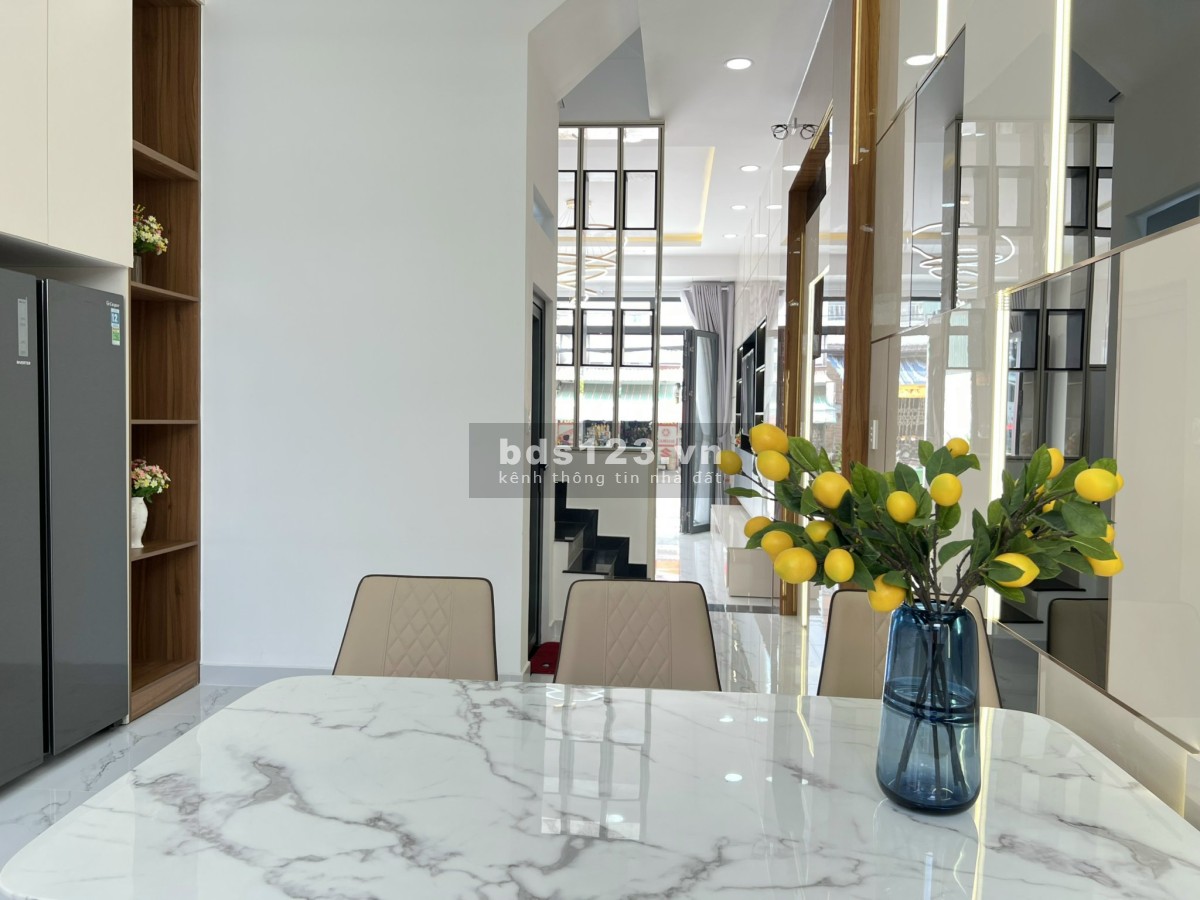 Bán căn góc 2 mặt tiền DTSD 300m² x 4 tầng ngay chợ Bà Hom cũ Tỉnh Lộ 10, Tên Lửa, quận Bình Tân