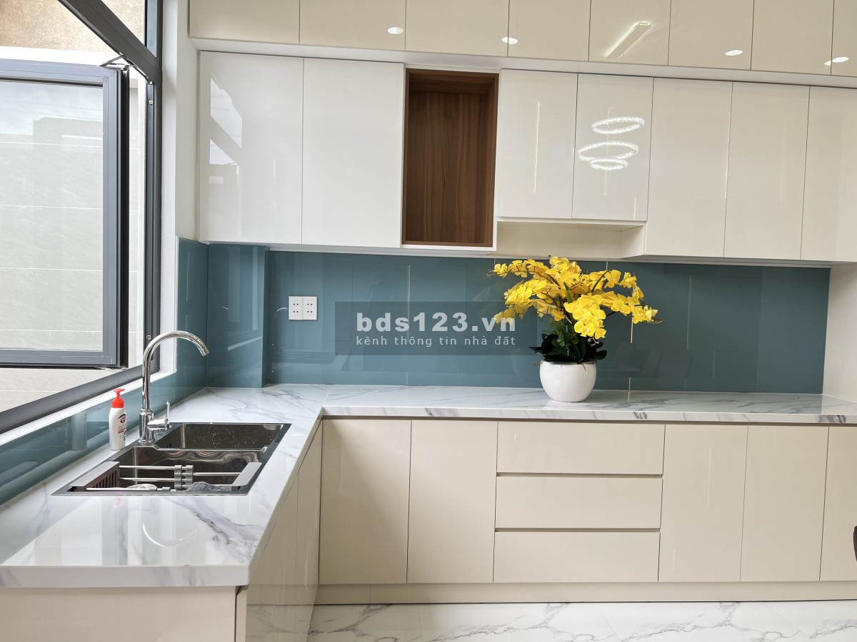 Bán căn góc 2 mặt tiền DTSD 300m² x 4 tầng ngay chợ Bà Hom cũ Tỉnh Lộ 10, Tên Lửa, quận Bình Tân