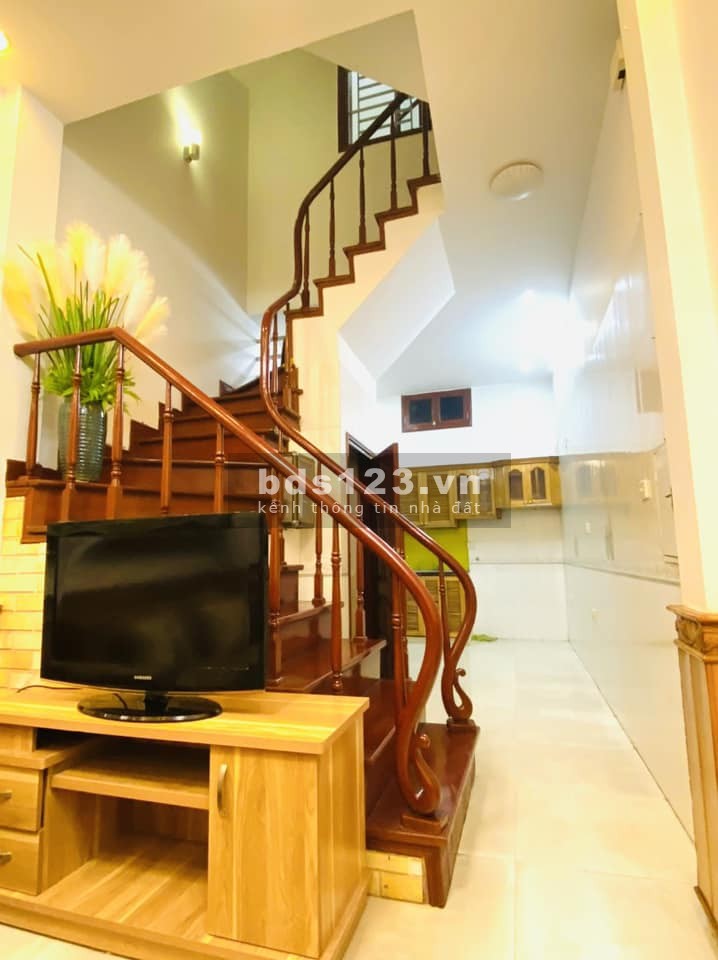 Bán nhà đẹp Lê Thanh Nghị, DT 47m², MT 4m, tặng nội thất, ở + KDonl chưa đến 5 tỷ