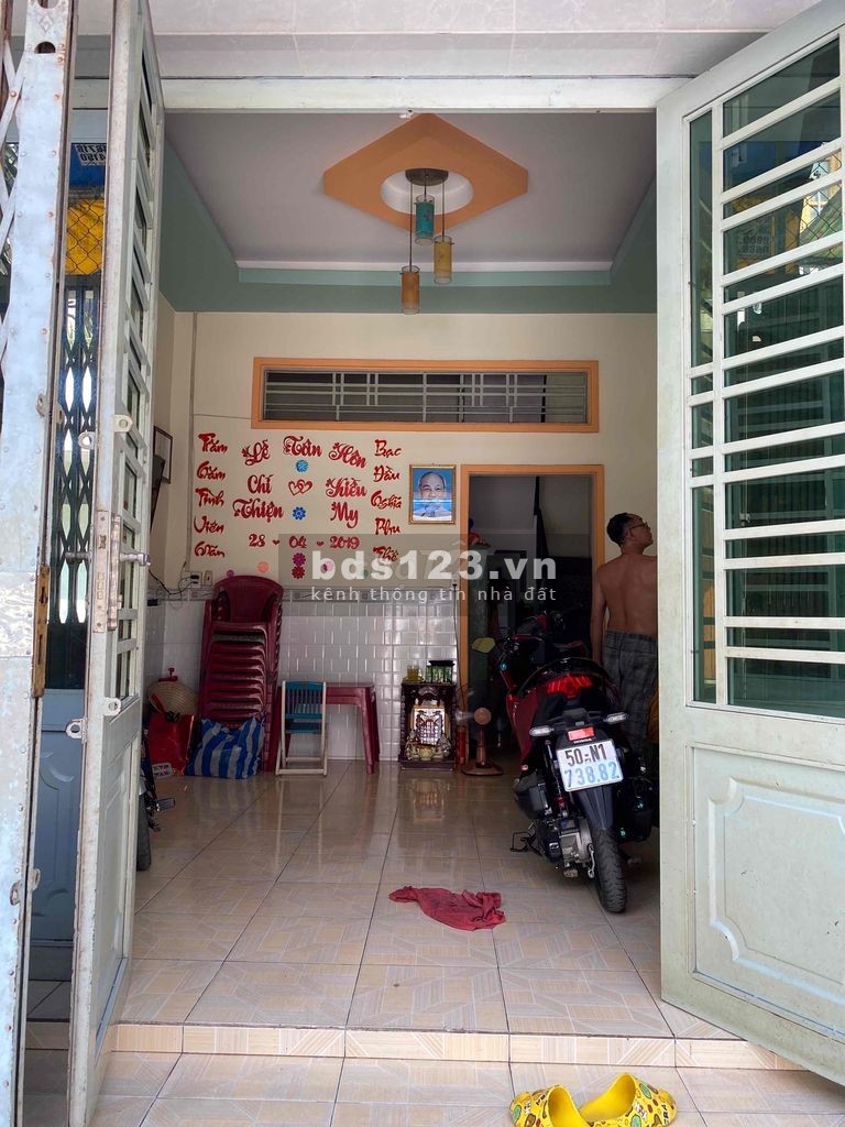 Cho thuê nhà đường Tân Hòa Đông giá 5.5tr / tháng lh 0915718879