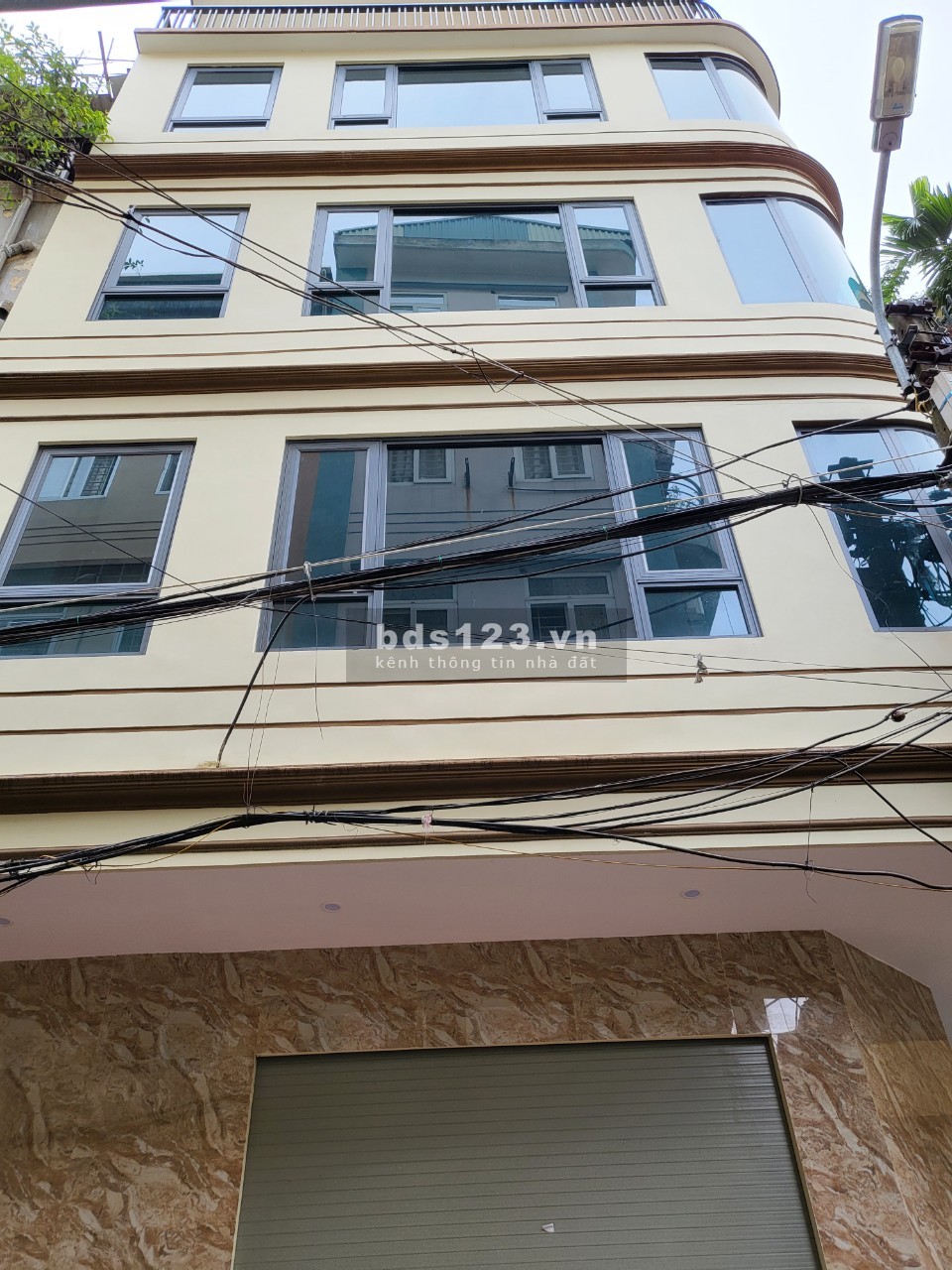 Bán nhà lô góc hiếm Vũ Ngọc Phan, MT 17m vỉa hè ô tô tránh giá 24 tỷ đồng