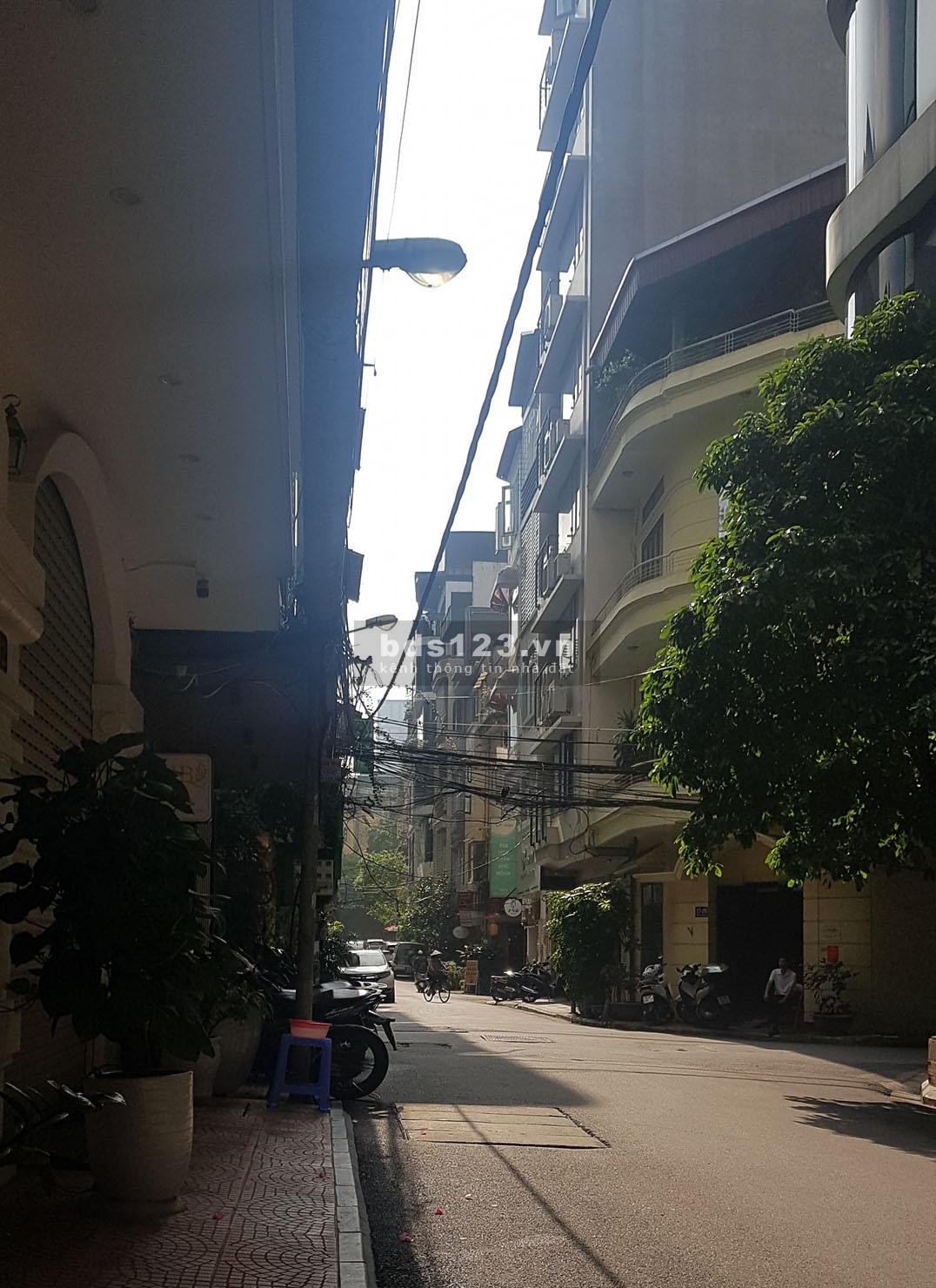 Ngõ 26 phố Nguyên Hồng, vỉa hè ô tô tránh, phân lô kinh doanh Vip thương lượng 26.5 tỷ