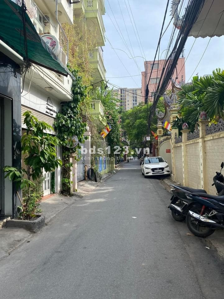 Gần ngã tư Huỳnh Thúc Khánh mới cắt Pháo Đài Láng, MT hơn 8m, vỉa hè ô tô giá 23 tỷ
