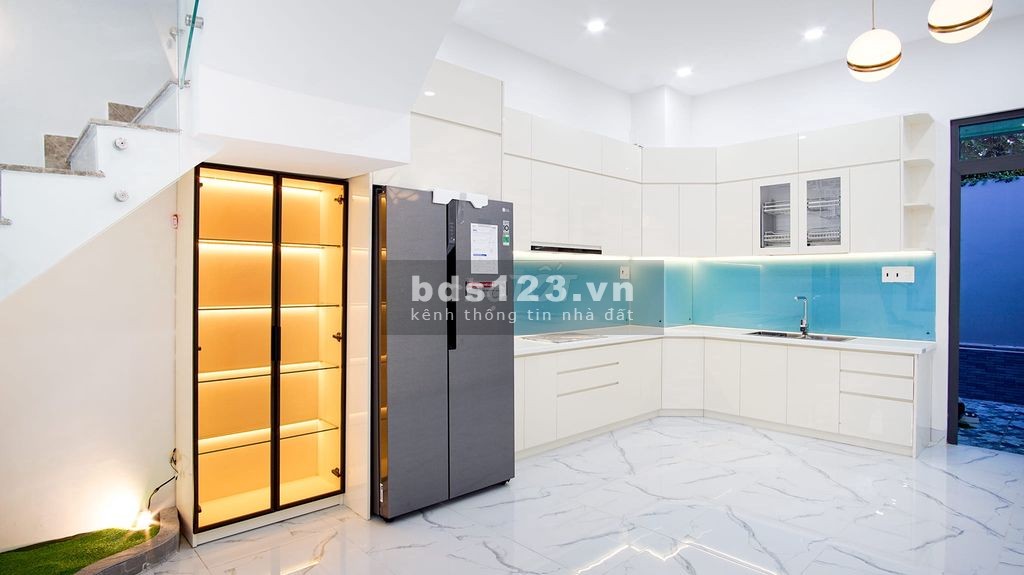 Bán nhà gần bến xe quận 8, có sổ hồng riêng, DT 56m²