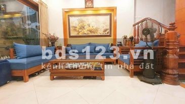 Bán nhà đẹp hiếm có 3 mặt thoáng, Ngã Tư Sở, DT 40m², giá chỉ 3,2 tỷ LH 0978370468