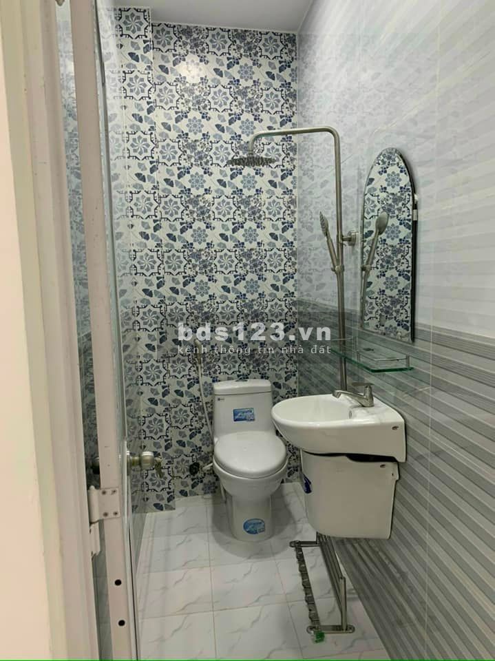 Chính chủ bán nhà ngay chợ Bùi Minh Trực có SHR