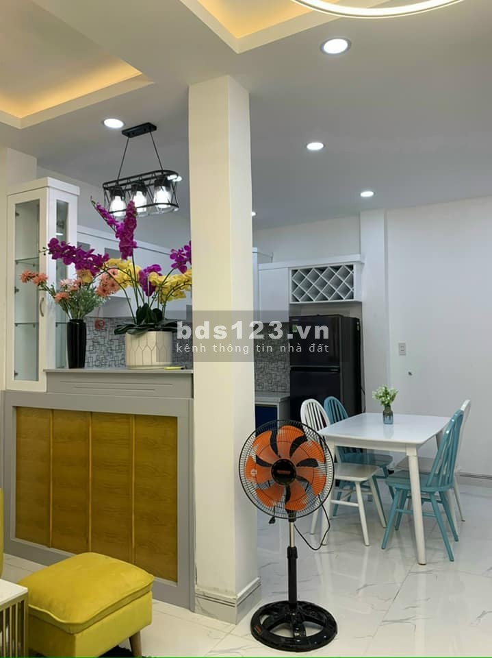 Chính chủ bán nhà ngay chợ Bùi Minh Trực có SHR