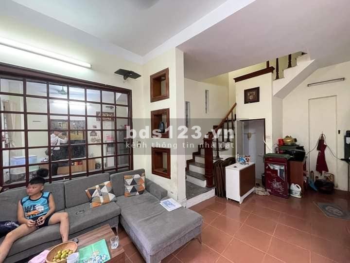 Bán nhà phố Trạm 3 phòng ngủ đủ công năng, tiện ích xung quanh, nhỉnh giá 4 tỷ LH 0867456993