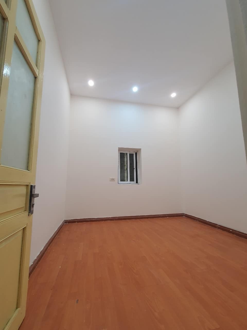 Bán nhà đẹp Hào Nam, DTSD 38m² x 4 tầng, nhỉnh giá 4 tỷ ngõ thông sát ô tô, khu an ninh