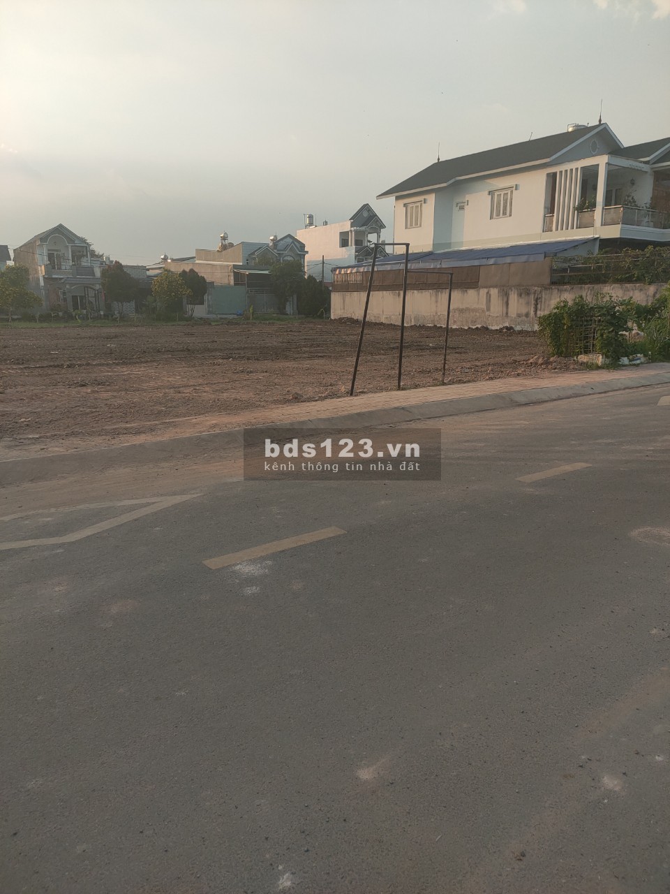 Chính chủ cho thuê đất 1,000m2 thổ cư 500m2, khu dân cư đông