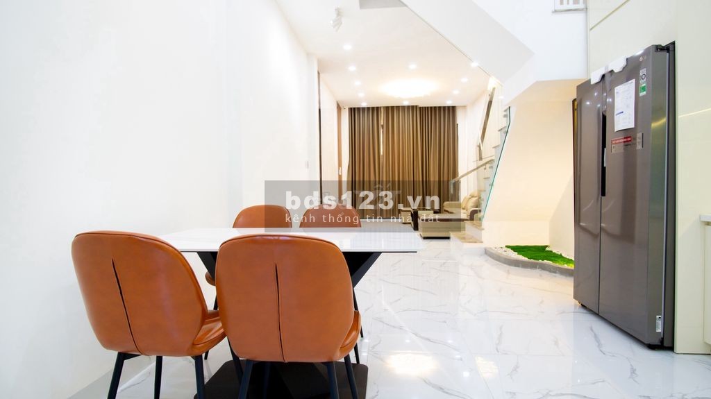 Bán nhà gần bến xe quận 8, có sổ hồng riêng, DT 56m²