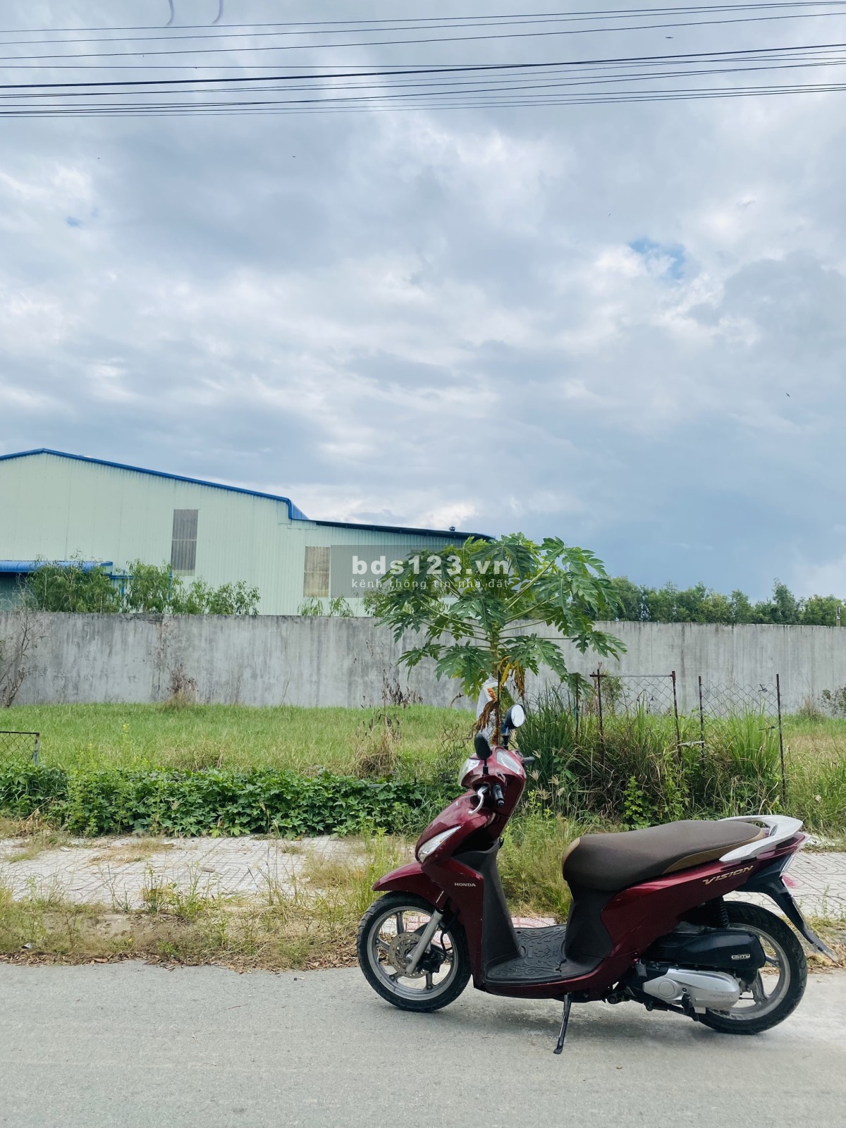 Bán lô đất 74.56m2 gần khu công nghiệp hoàng gia giá 1 tỷ550tr lh: 0906208939