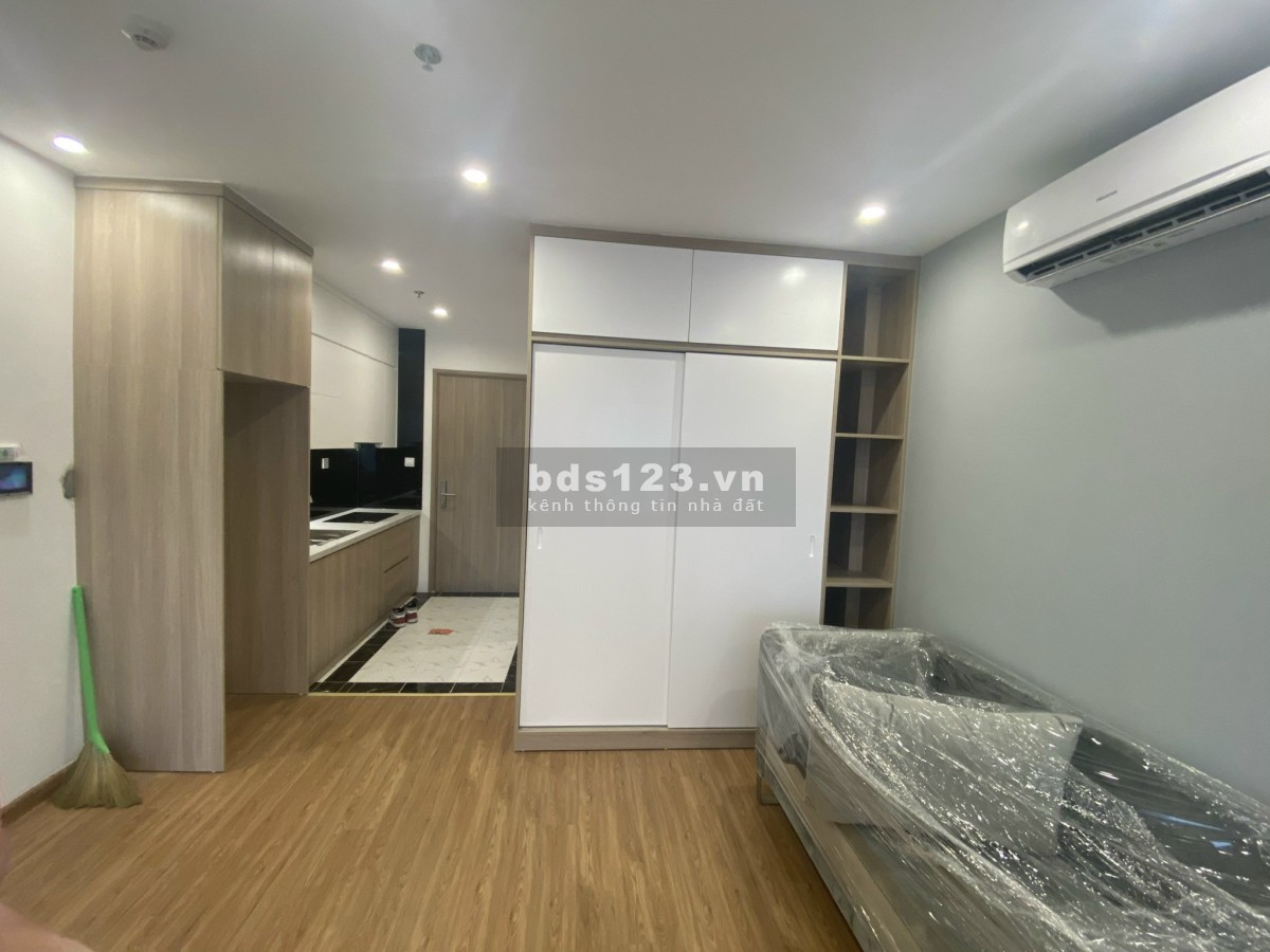 Bán gấp căn studio full nội thất xịn 200tr, sẵn sổ hồng giao dịch được luôn Vinhomes Smart City