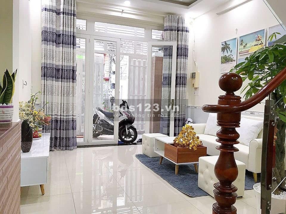 Bán nhà gần UBND Xã Bình Hưng sổ hồng riêng, diện tích 60m²