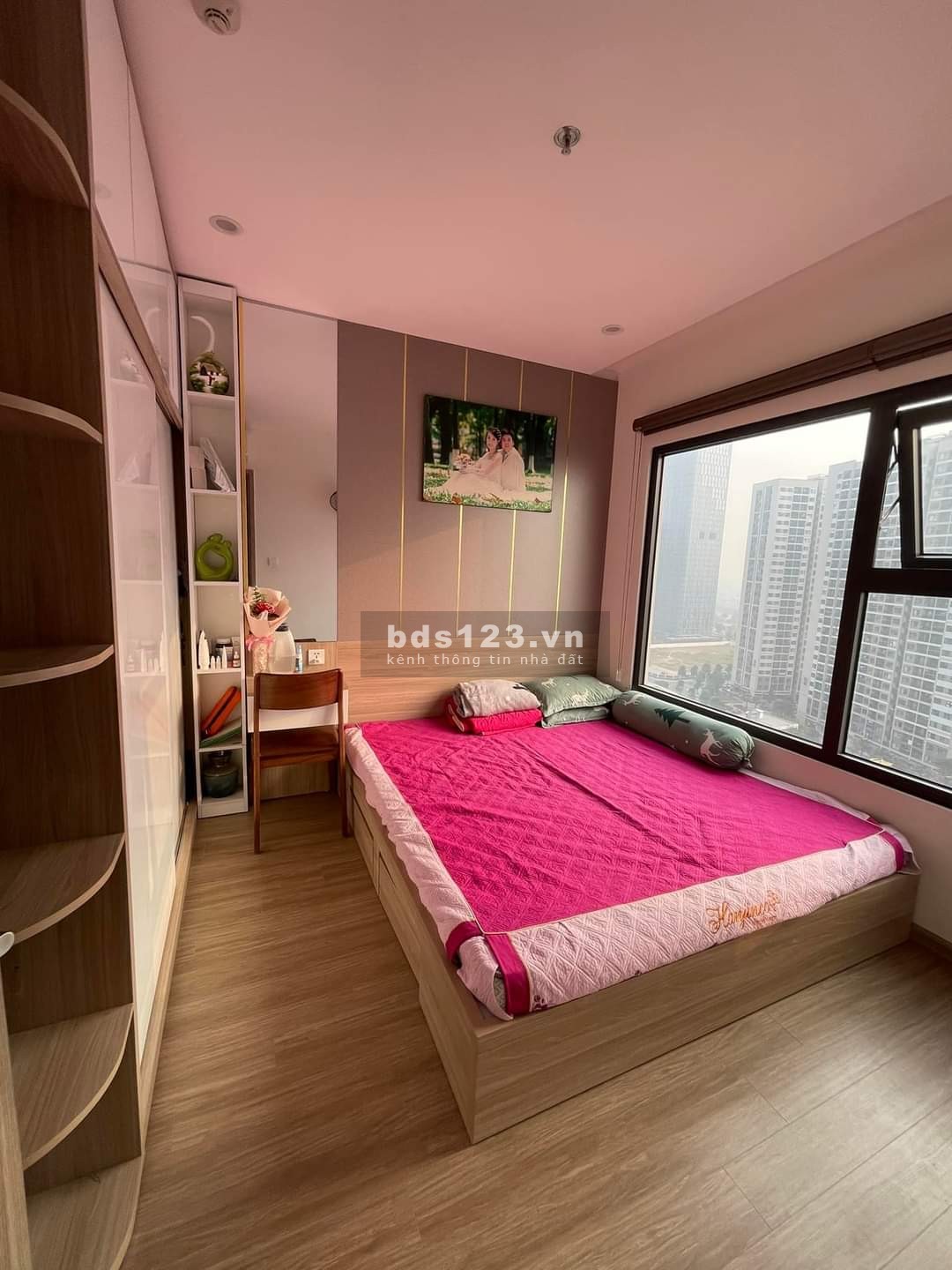 E chính chủ bán nhanh căn 3N+2VS DT80m2 Căn Góc FULLĐỒ Gía 2.350TR Vinhomes LH zalo: 0967.947.193