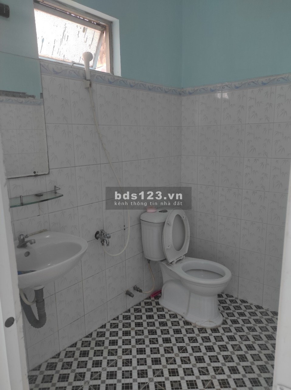 Cho thuê nhà nguyên căn ( mới sửa) 3 tầng + 1 sân thượng, 143m2 quận 6