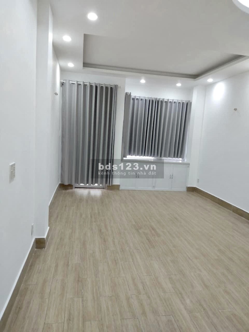 Cần bán gấp nhà mặt tiền đường số 49 Tân Quy, Quận 7, 4 tầng, 6 phòng ngủ, giá nhỉnh 12 Tỷ
