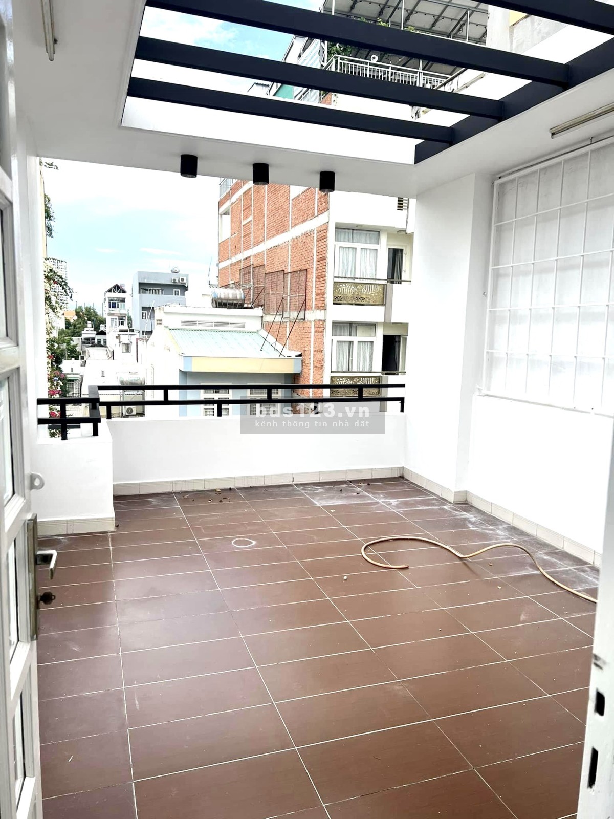 Cần bán gấp nhà mặt tiền đường số 49 Tân Quy, Quận 7, 4 tầng, 6 phòng ngủ, giá nhỉnh 12 Tỷ