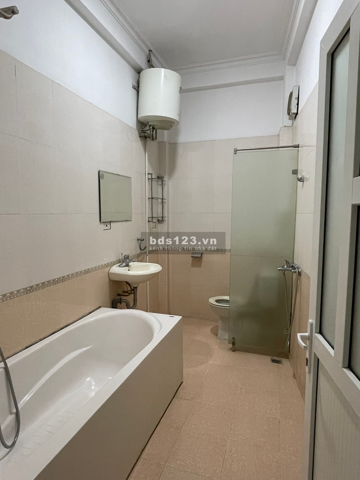 Bán nhà Hoàng Quốc Việt 46m giá thiện chí chỉ 4,4 tỷ nhà chuẩn như hình ảnh