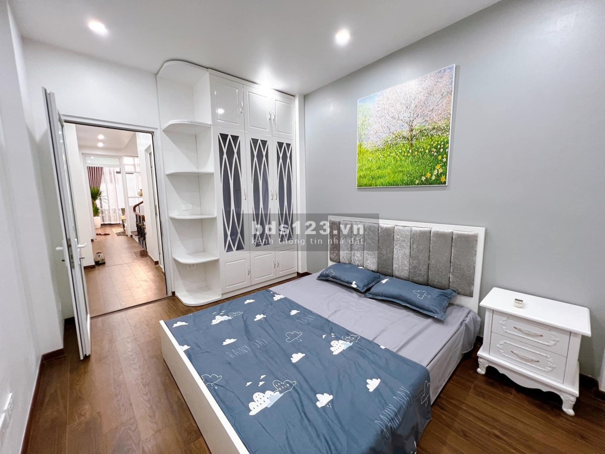 Siêu hiếm nhà Trung Kính mới full nội thất dt 50m2 4 tầng giá 4.9 tỷ