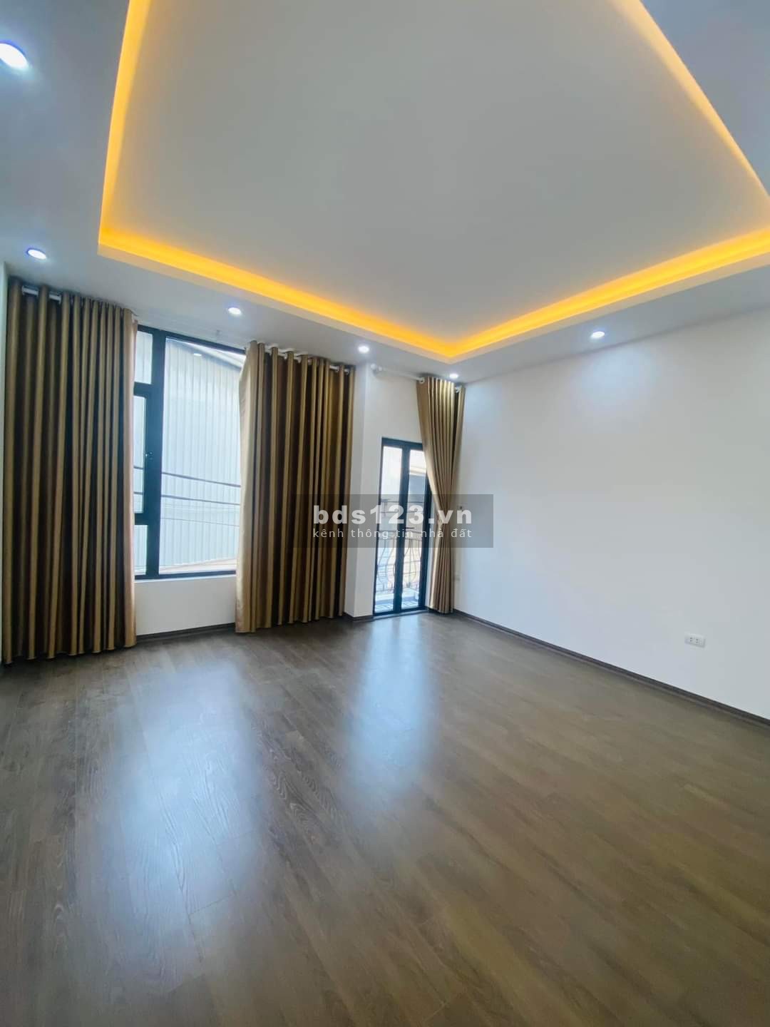 Vạn Phúc (tập thể công ty Len) DT 31m² x 5 tầng 11 mặt tiền, giá 4,5 tỷ, Hà Đông