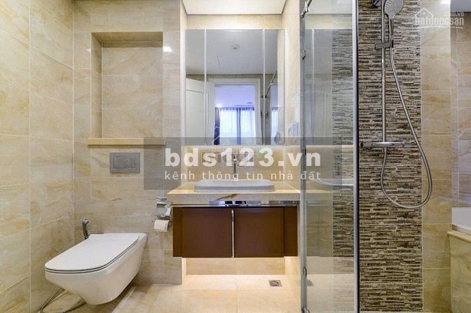 Căn góc 2 MT đường Lãnh Binh Thăng, phường 13, quận 11, giáp quận 10.