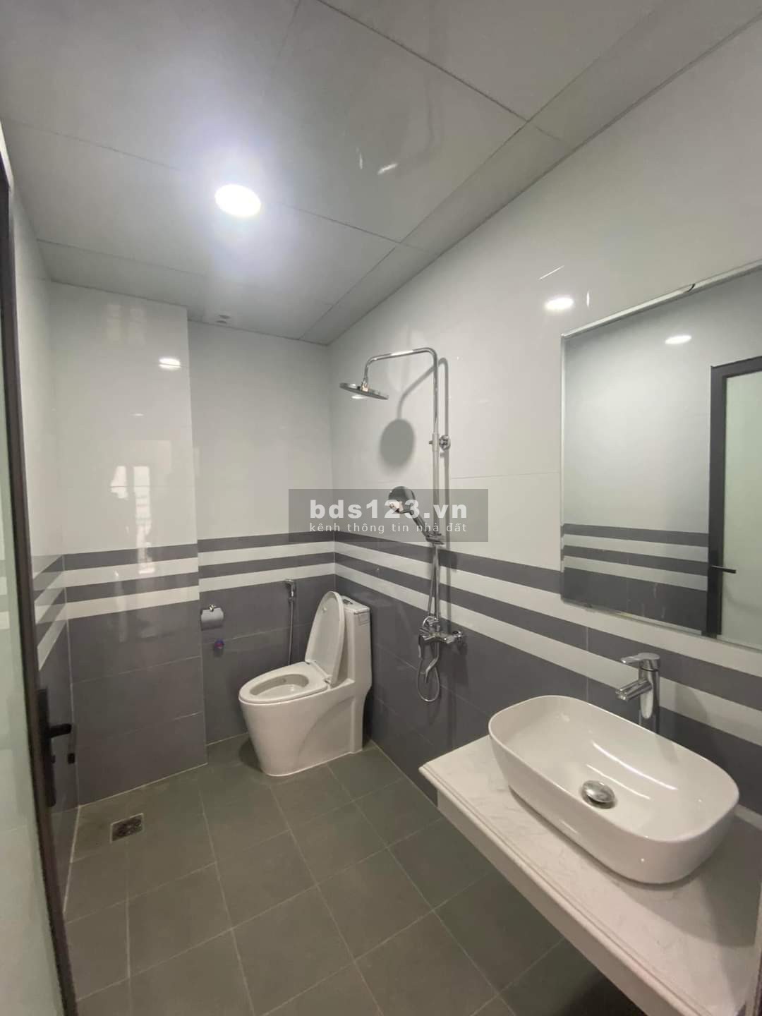 Vạn Phúc (tập thể công ty Len) DT 31m² x 5 tầng 11 mặt tiền, giá 4,5 tỷ, Hà Đông