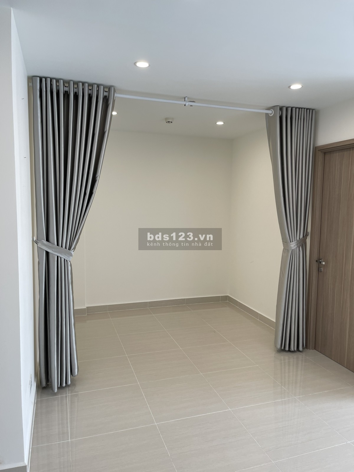 Cho thuê căn hộ Vinhomes Quận 9, 1PN+ bếp, rèm, máy nước nóng chỉ 6 triệu