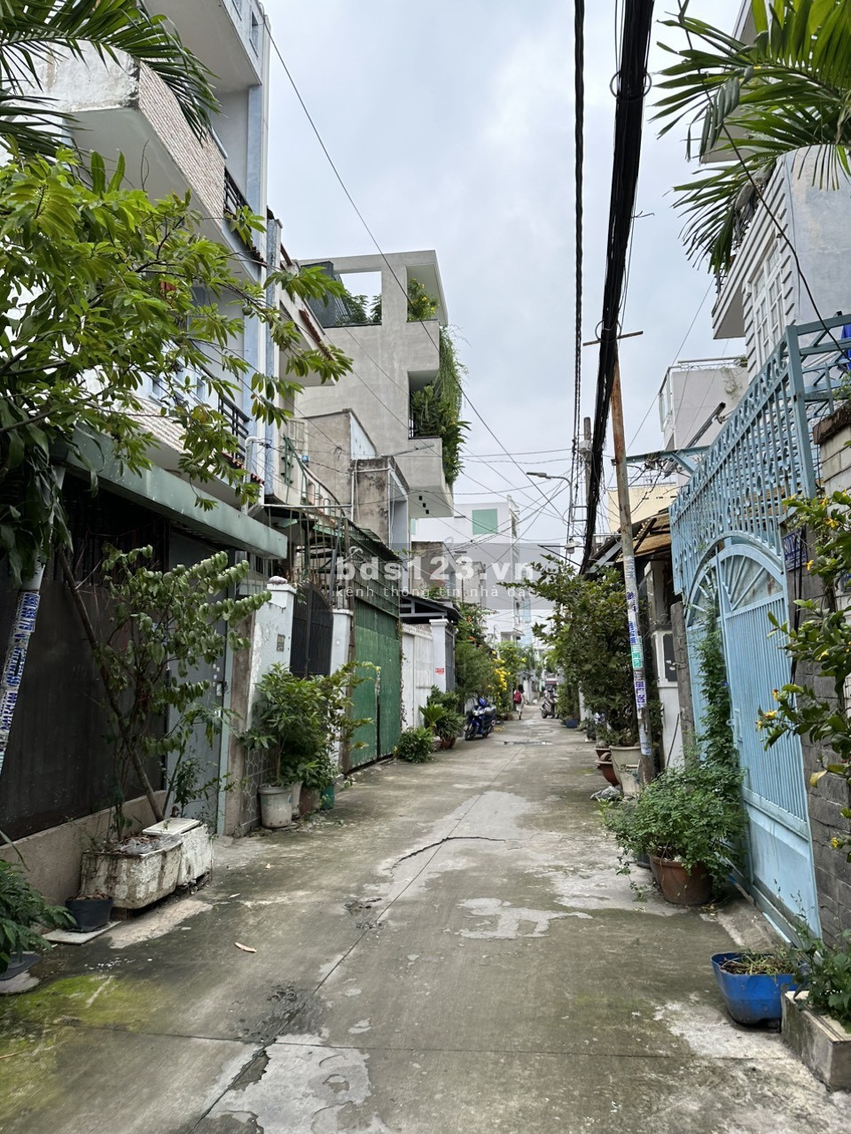 Bán nhà 4 lầu DT 180m2 HXH, giá rẻ nhât khu vực.