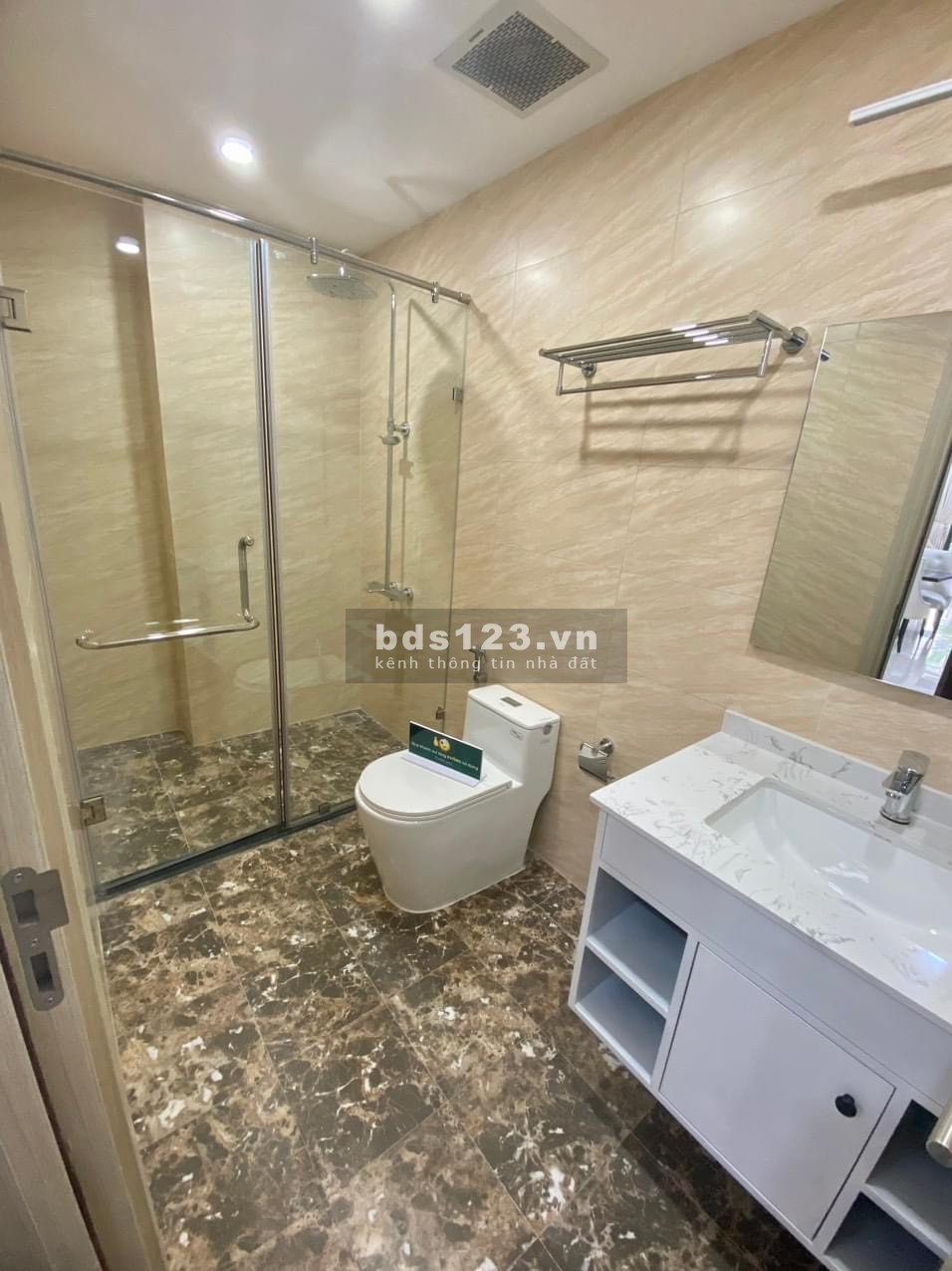 E cần tiền nên chấp nhận cắt lỗ căn 2N+2VS DT 70m2( căn GÓC) Gía 1.950tỷ Vinhome LH 0977 484 841