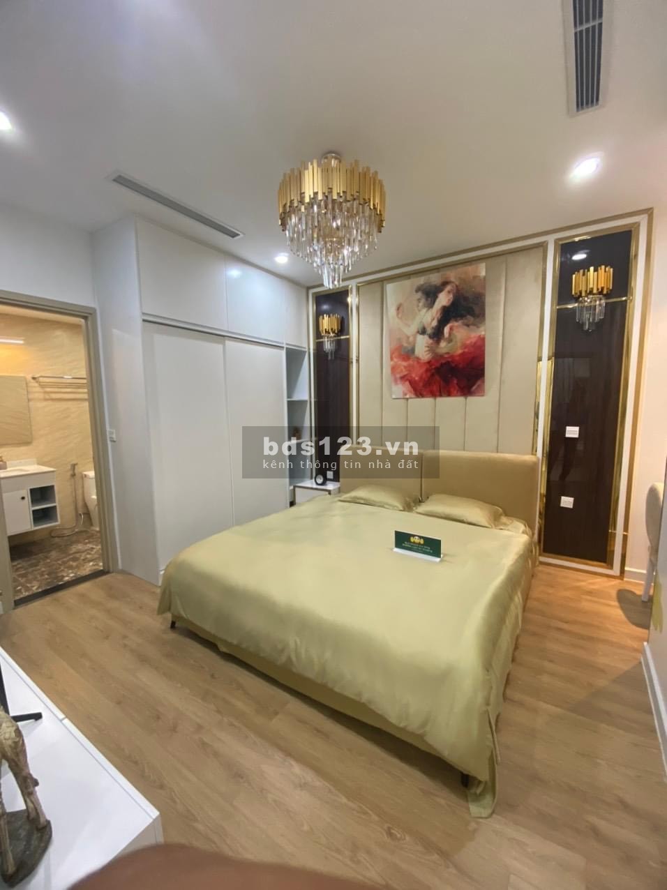 E cần tiền nên chấp nhận cắt lỗ căn 2N+2VS DT 70m2( căn GÓC) Gía 1.950tỷ Vinhome LH 0977 484 841