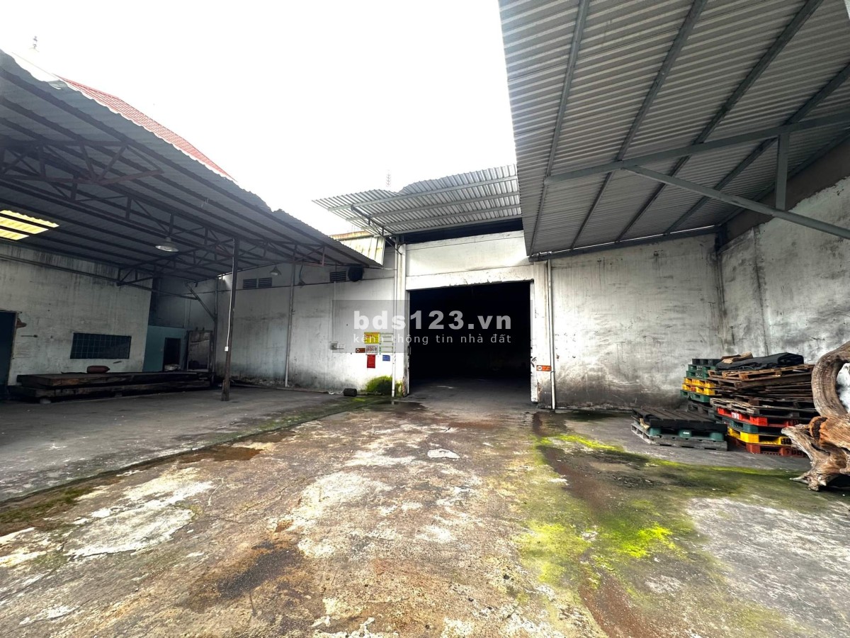 Cho thuê kho xưởng MT vòng xoay An Lạc 1200m2 giá cực tốt, vị trí đẹp.