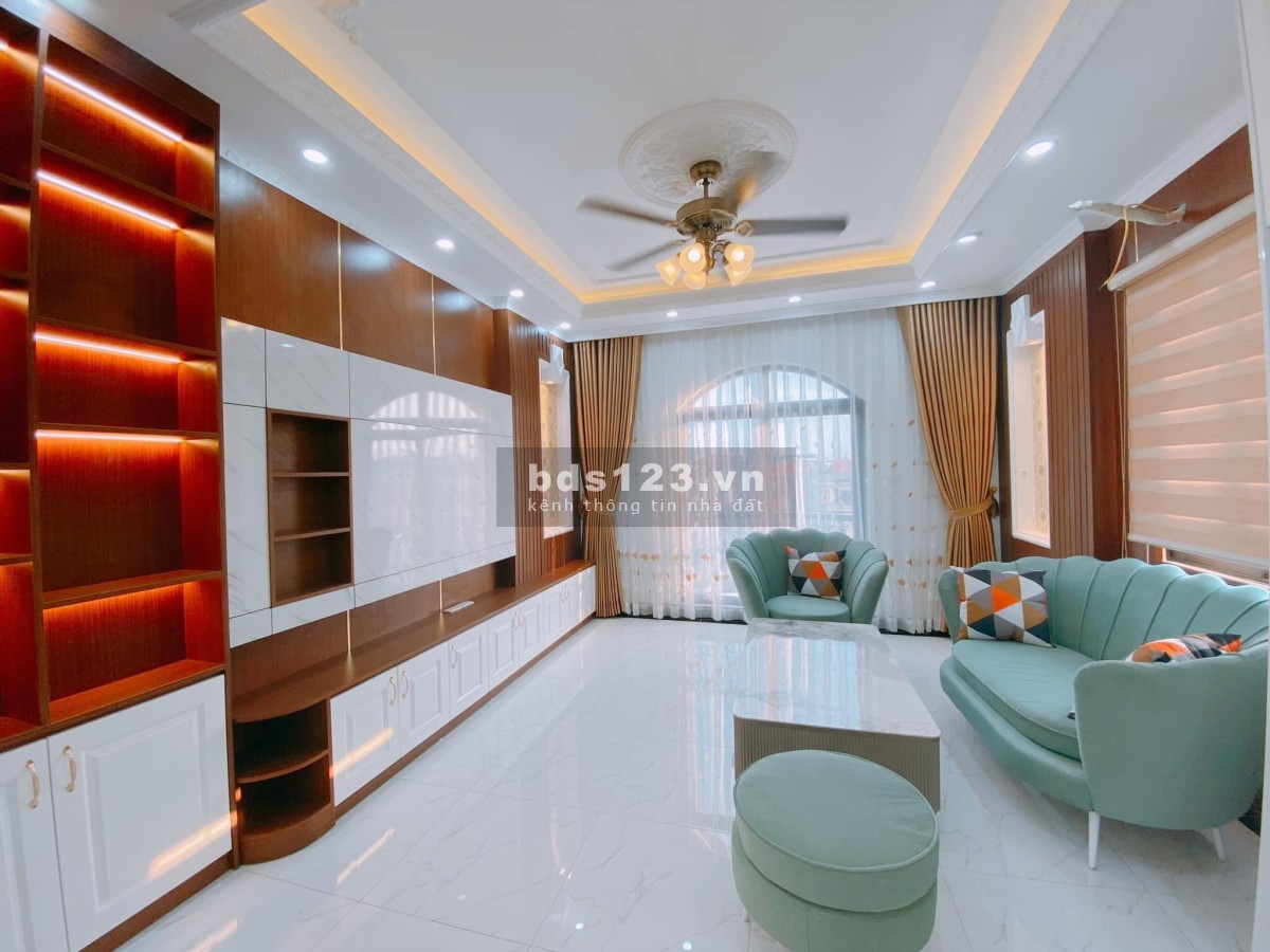 Bán nhà Ngọc Lâm, khu vực VIP, lô góc, nhà có thang máy gara, giá siêu rẻ