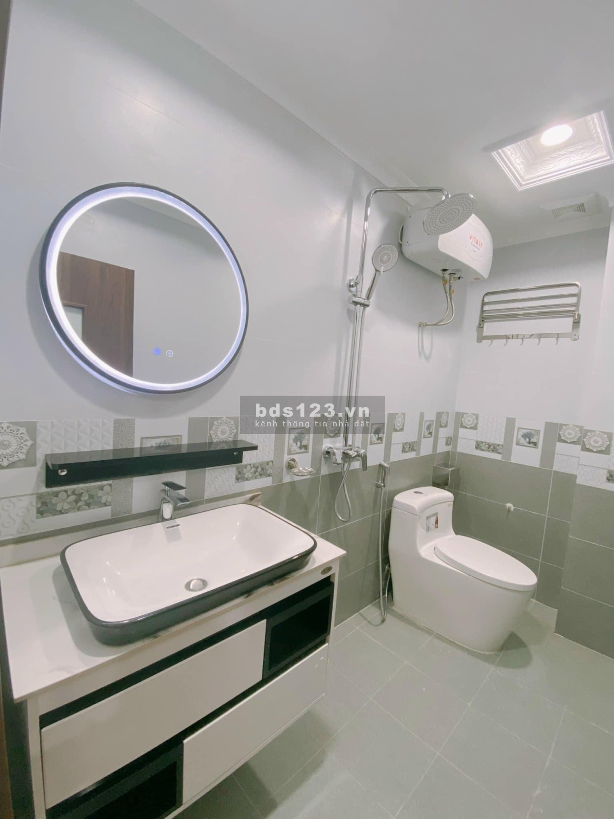 Bán nhà Ngọc Lâm, khu vực VIP, lô góc, nhà có thang máy gara, giá siêu rẻ
