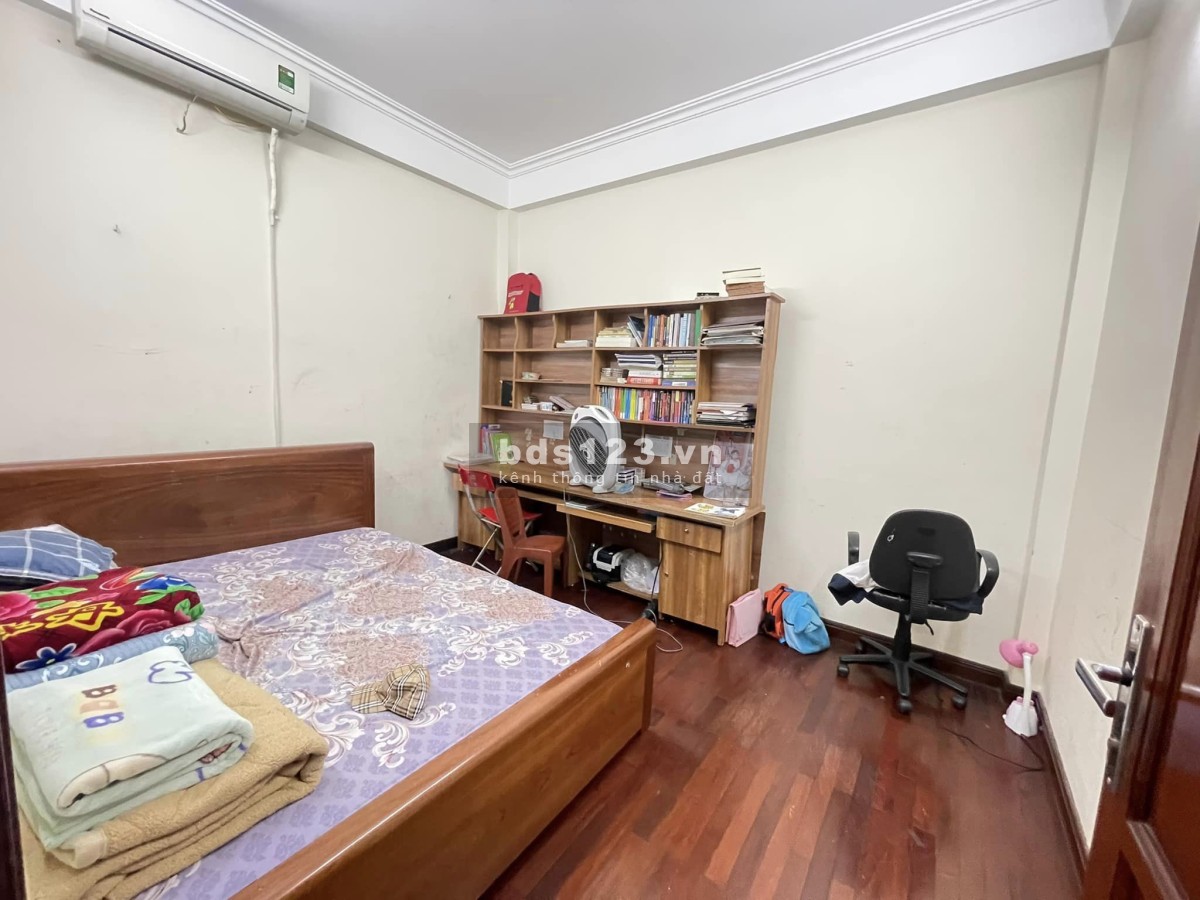 Bán nhà phân lô Lê Thanh Nghị, DT 40m² x 5 tầng hơn 4 tỷ, vừa ở vừa kinh doanh