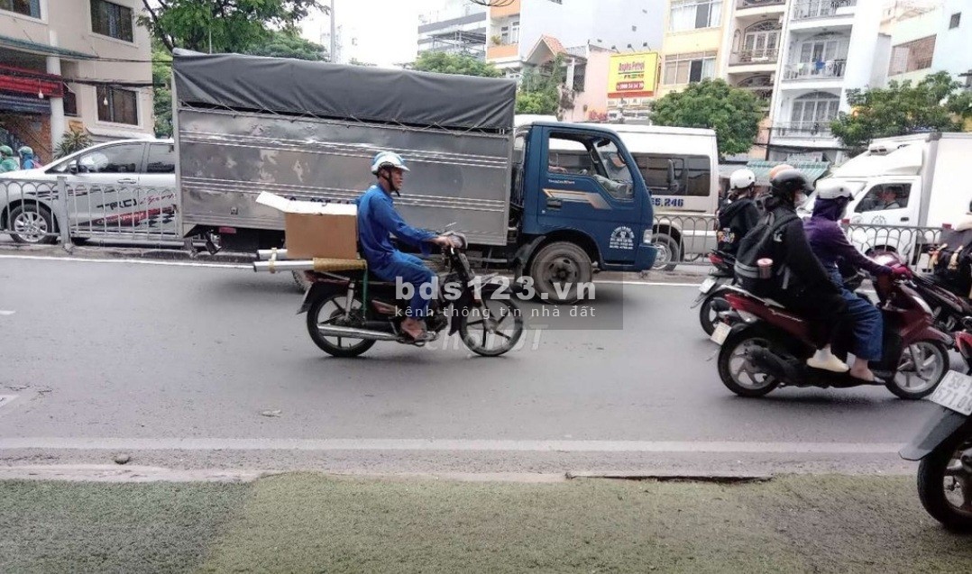 Cho thuê mặt bằng mặt tiền đường Nguyễn Tất Thành, Q4 giá 4tr/tháng