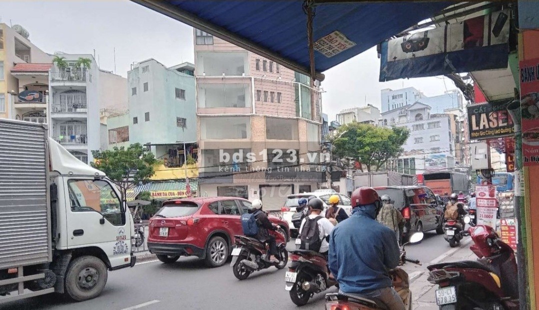 Cho thuê mặt bằng mặt tiền đường Nguyễn Tất Thành, Q4 giá 4tr/tháng