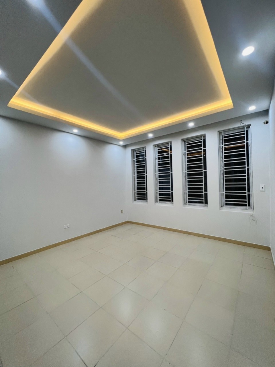Bán nhà chính chủ đường Lạch Tray, nhà mới 3 tầng, nhỉnh giá 2 tỷ đồng