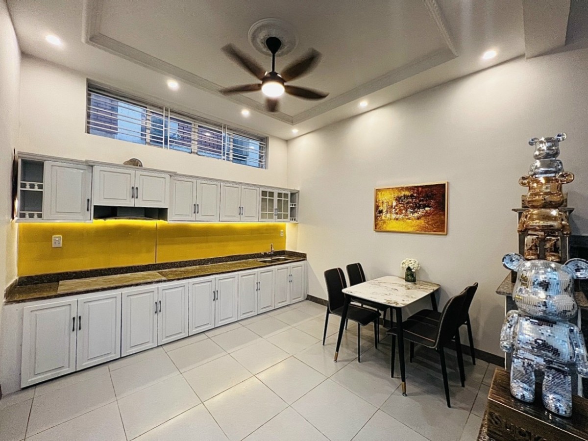 Bán nhà chính chủ đường Lạch Tray, nhà mới 3 tầng, nhỉnh giá 2 tỷ đồng