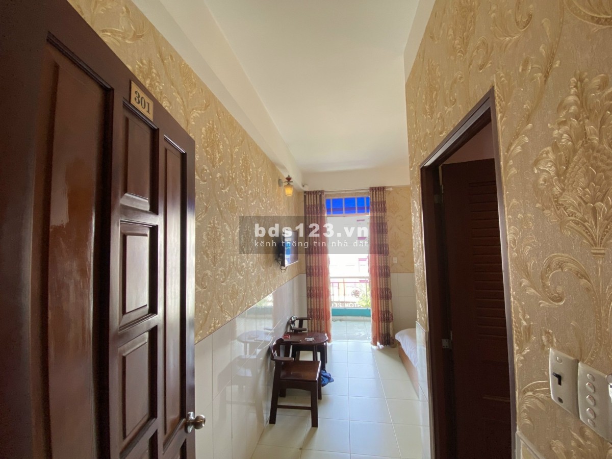 Cần sang nhượng lại khách sạn mặt tiền đường Phan Xích Long, Quận Phú Nhuận. 16 phòng 1sao