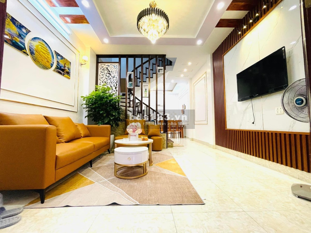 Bán nhà phố Mai Dịch, Cầu Giấy, full nội thất đẳng cấp 5 sao, ngõ thông khắp ngả, DT 50m², 4 tỷ