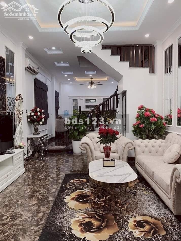 Bán gấp nhà Chùa Bộc 26m, phân lô ô tô đỗ cổng, 3 thoáng giá chỉ nhỉnh 3 tỷ.