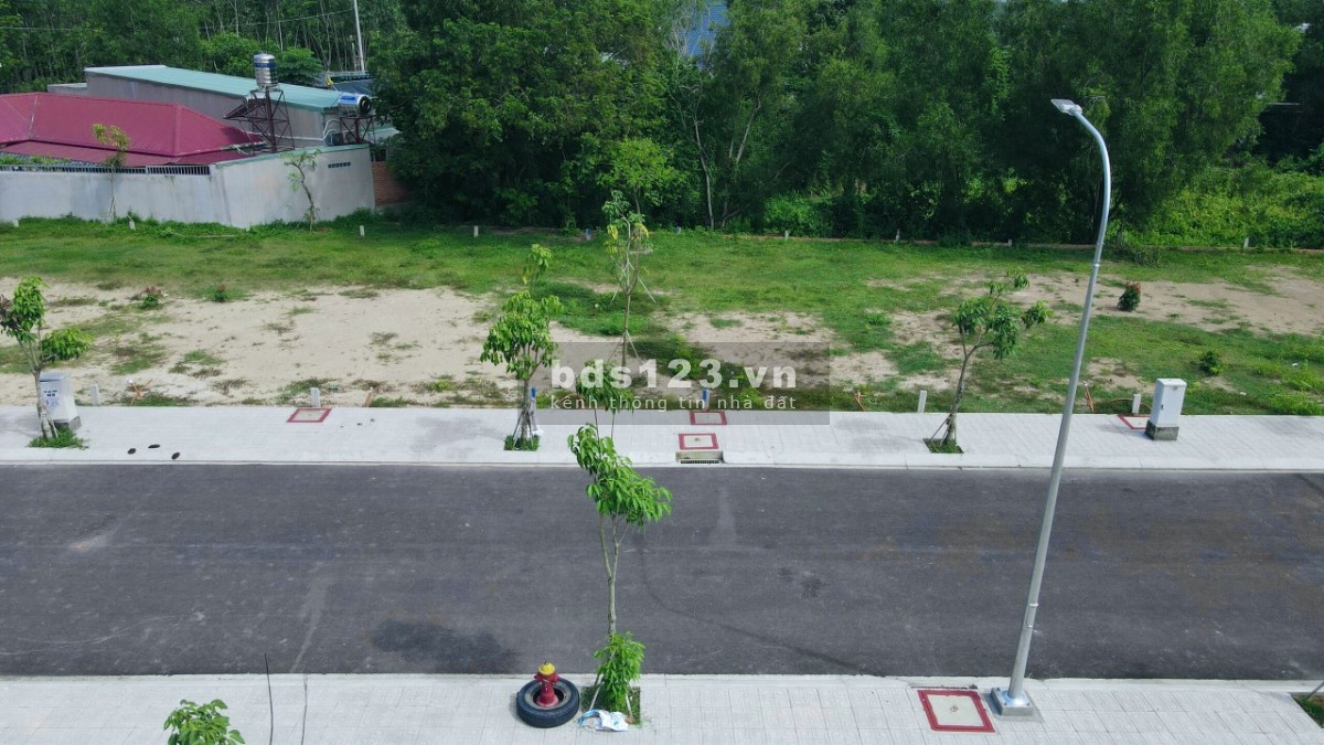 Cần bán miếng đất thổ cư Củ Chi, sổ hồng riêng. Giá 1.6 tỷ bao phí công chứng (có thương lượng)