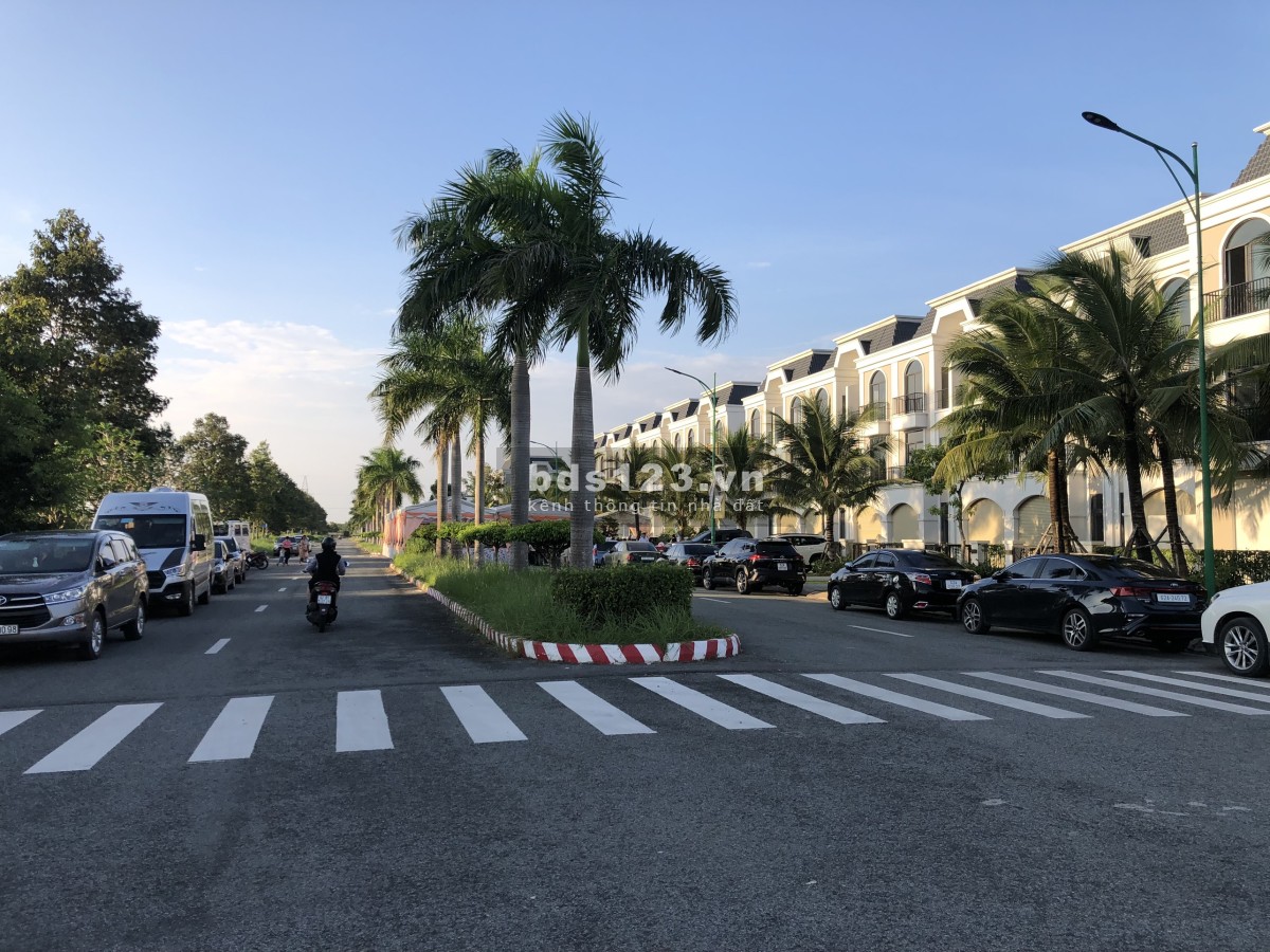 Cần bán gấp nhà phố ven sông trung tâm hành chính tỉnh Long An