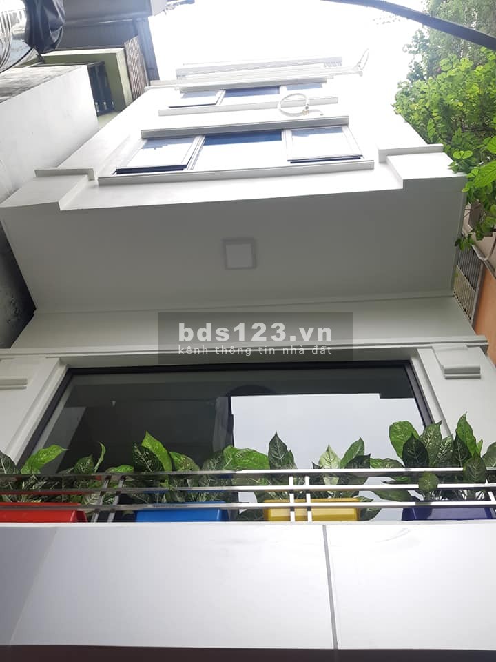 Bán nhà Phùng Chí Kiên, DT 45m² x 7 tầng, có gara, giá chỉ 8,7 triệu/tháng