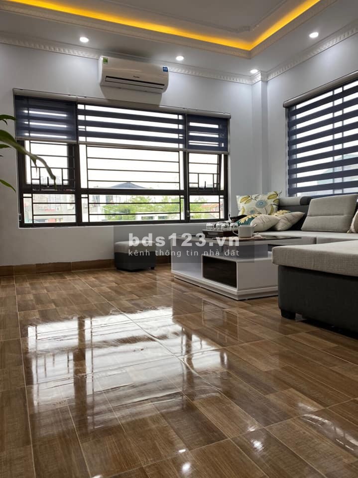 Bán nhà Phùng Chí Kiên, DT 45m² x 7 tầng, có gara, giá chỉ 8,7 triệu/tháng